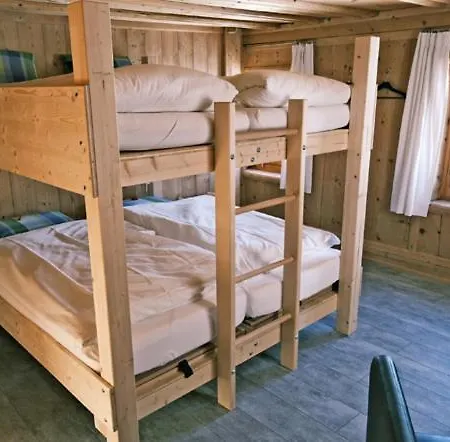 Guest house Gruppen- & Familienhaus Parsonz